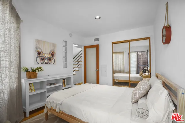 $1,299,888 | 2454 4th Street, Unit 5, Santa Monica, CA 90405