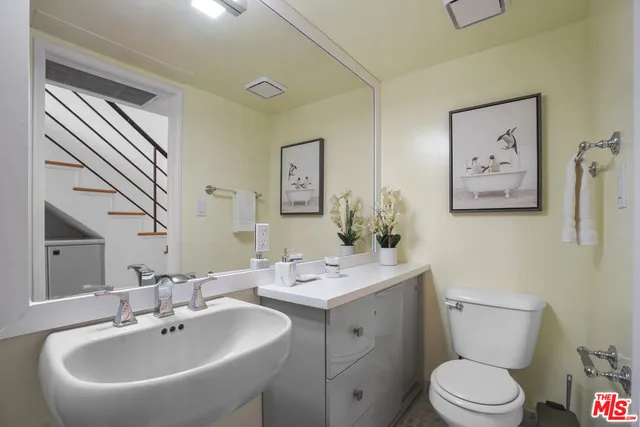 $1,299,888 | 2454 4th Street, Unit 5, Santa Monica, CA 90405