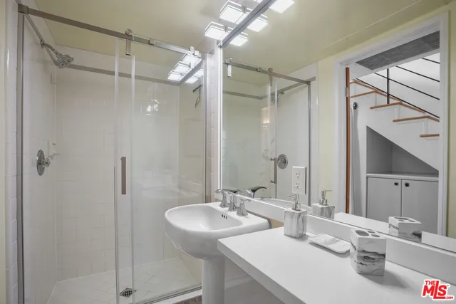 $1,299,888 | 2454 4th Street, Unit 5, Santa Monica, CA 90405