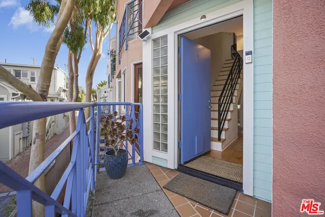 $1,299,888 | 2454 4th Street, Unit 5, Santa Monica, CA 90405