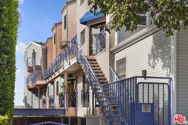 $1,299,888 | 2454 4th Street, Unit 5, Santa Monica, CA 90405