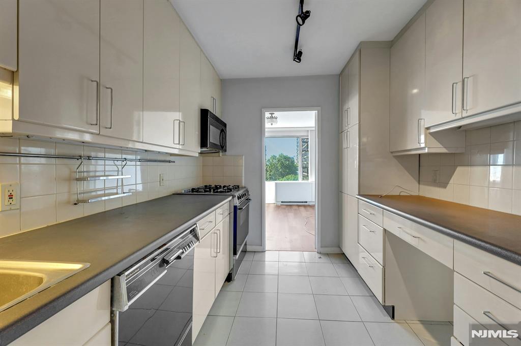 5 Horizon Road, Unit 503 Fort Lee, NJ 07024 - Photo 15 of 45