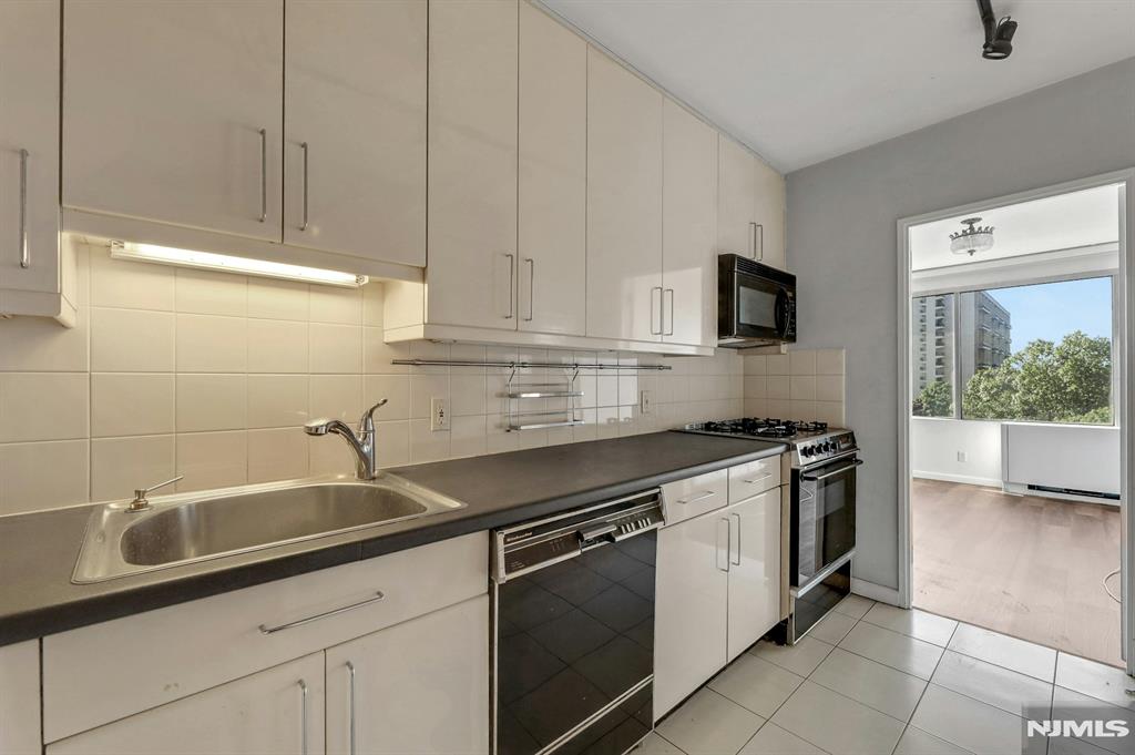 5 Horizon Road, Unit 503 Fort Lee, NJ 07024 - Photo 16 of 45