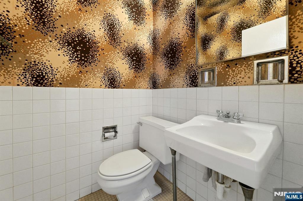 5 Horizon Road, Unit 503 Fort Lee, NJ 07024 - Photo 21 of 45 a bathroom with a sink and a toilet