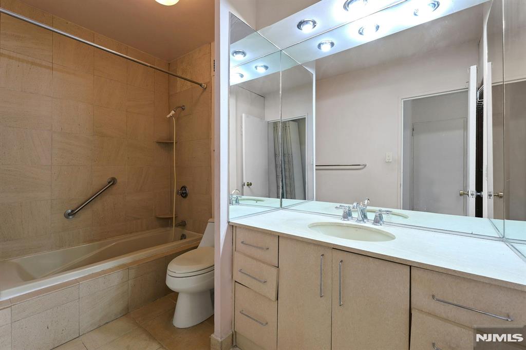 5 Horizon Road, Unit 503 Fort Lee, NJ 07024 - Photo 24 of 45