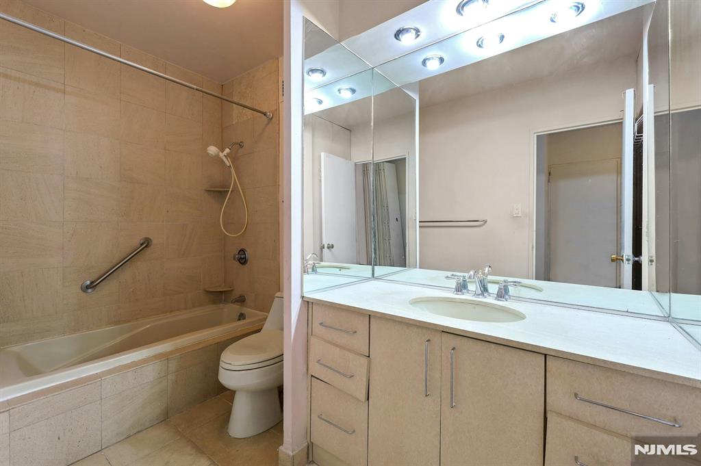 5 Horizon Road, Unit 503 Fort Lee, NJ 07024 - Photo 25 of 45