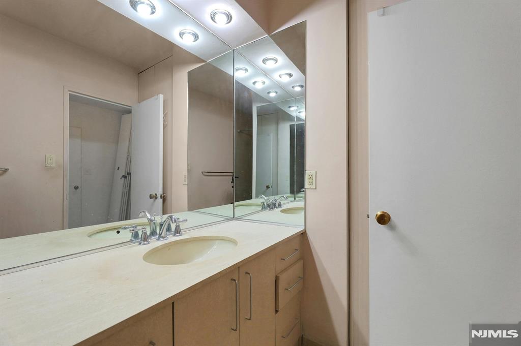 5 Horizon Road, Unit 503 Fort Lee, NJ 07024 - Photo 27 of 45