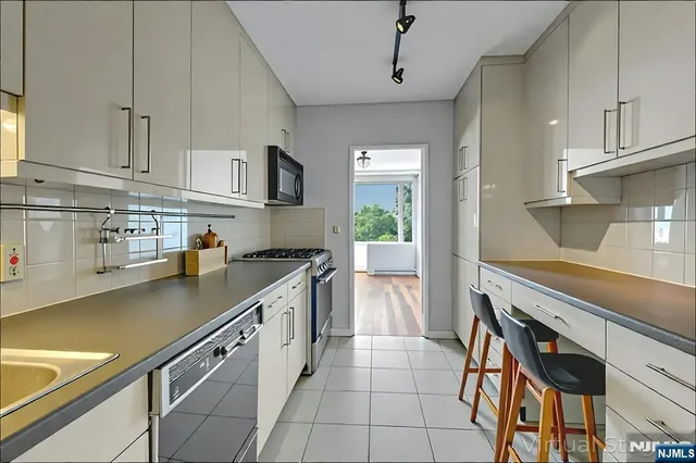 $158,000 | 5 Horizon Road, Unit 503, Fort Lee, NJ 07024