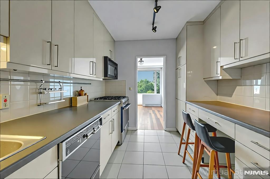 5 Horizon Road, Unit 503 Fort Lee, NJ 07024 - Photo 7 of 45