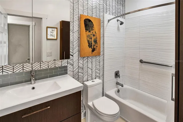 $799,000 | 16418 Winburn Drive, Sarasota, FL 34240