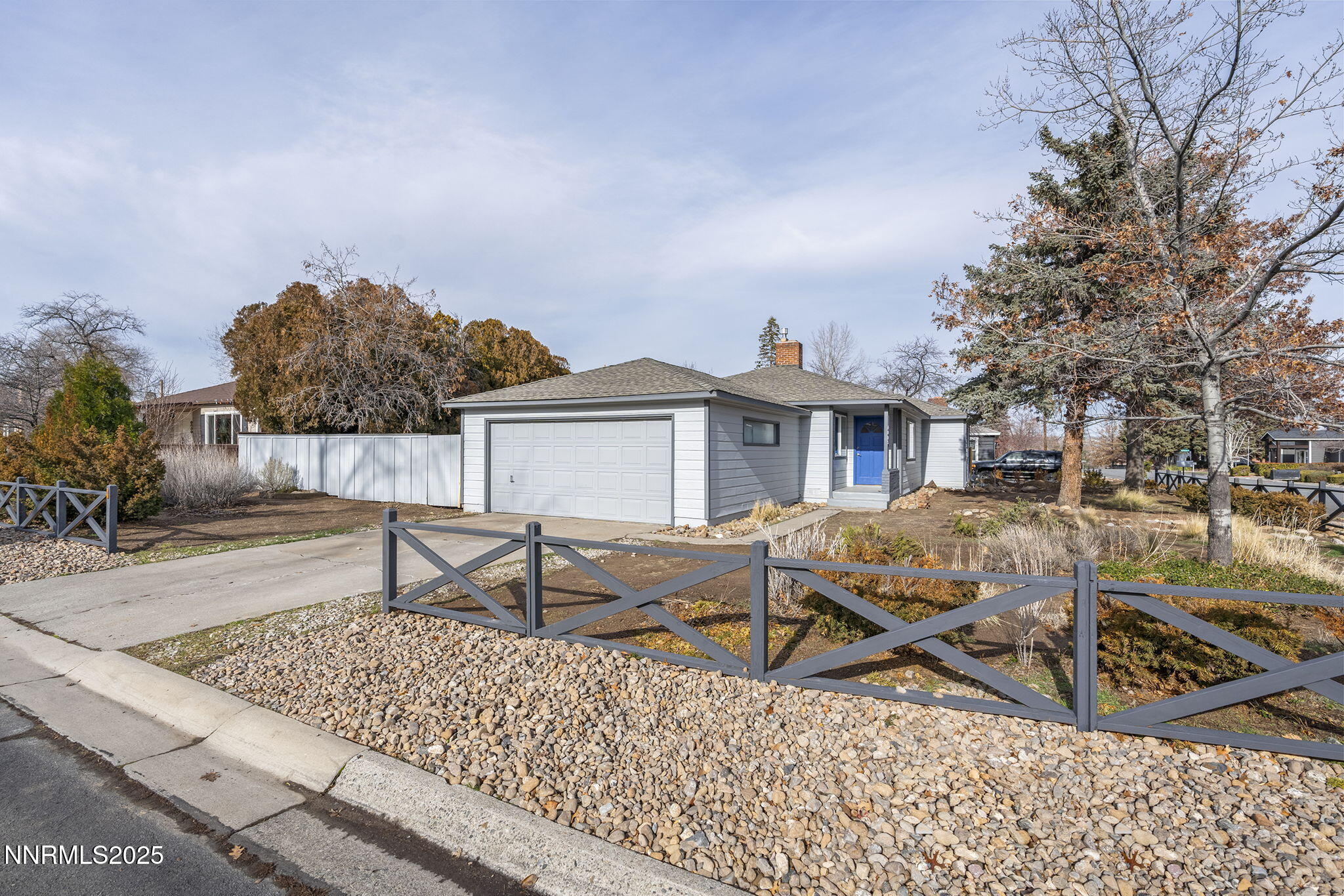 a view of a house with backyard and a tree