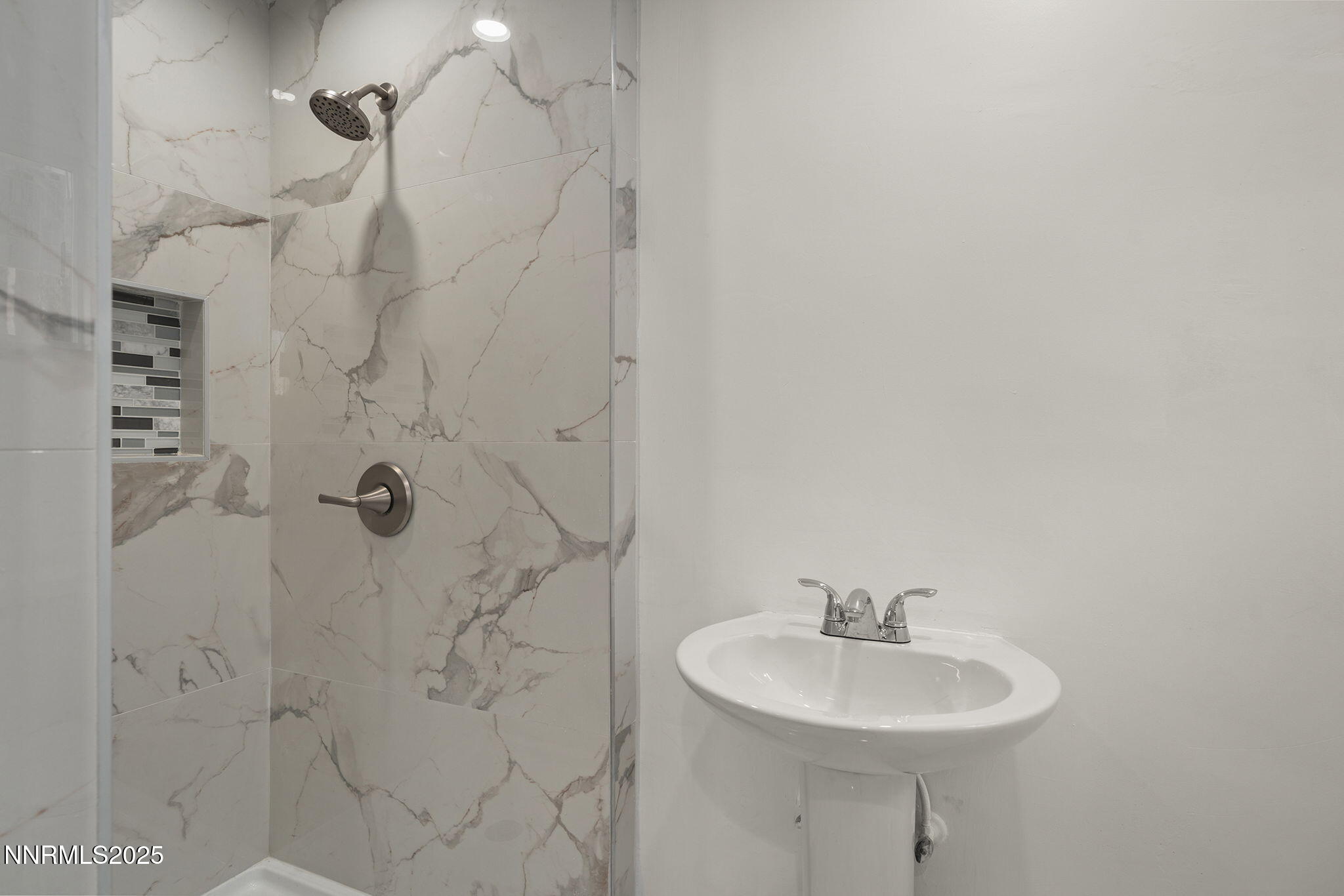 1085 Memory Lane Reno, NV 89509 - Photo 15 of 21 a bathroom with a sink a shower and a mirror