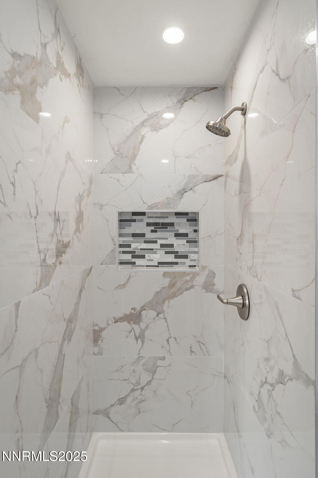 1085 Memory Lane Reno, NV 89509 - Photo 16 of 21 a bathroom with shower