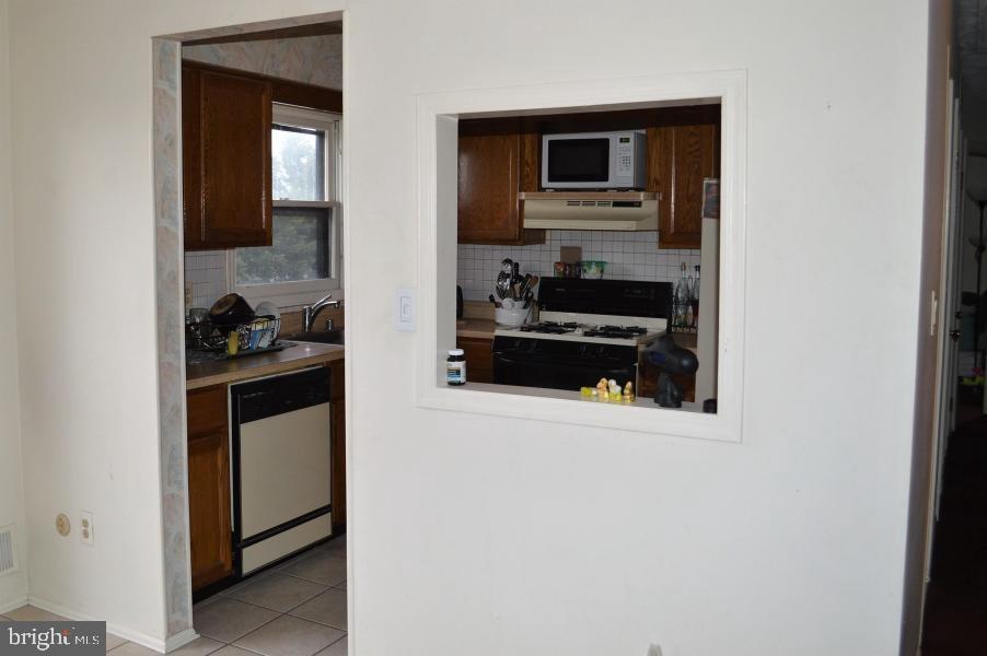 131 Club House Road Brick, NJ 08723 - Photo 5 of 20 a kitchen with a refrigerator and a stove
