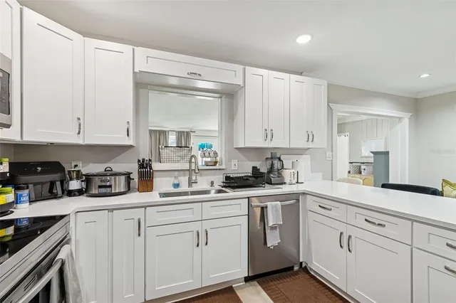 $6,750 | 2302 South Arrawana Avenue, Tampa, FL 33629