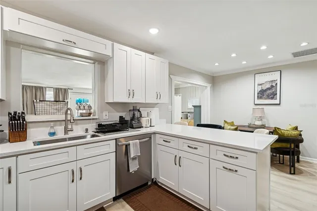 $6,750 | 2302 South Arrawana Avenue, Tampa, FL 33629