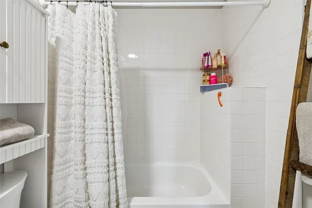 $6,750 | 2302 South Arrawana Avenue, Tampa, FL 33629