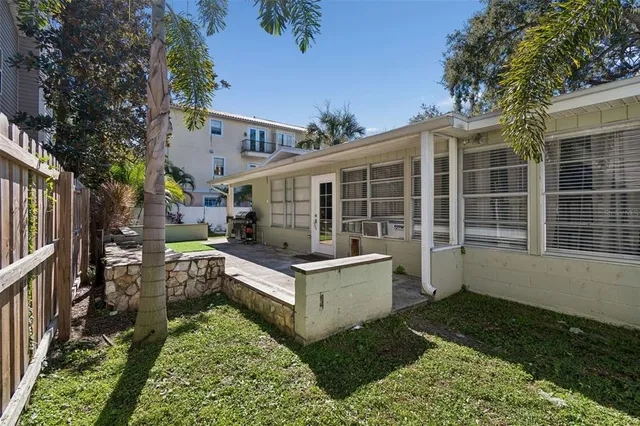 $6,750 | 2302 South Arrawana Avenue, Tampa, FL 33629