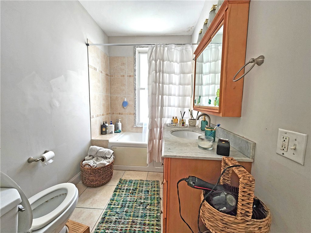 107 Ring Street Providence, RI 02909 - Photo 5 of 12