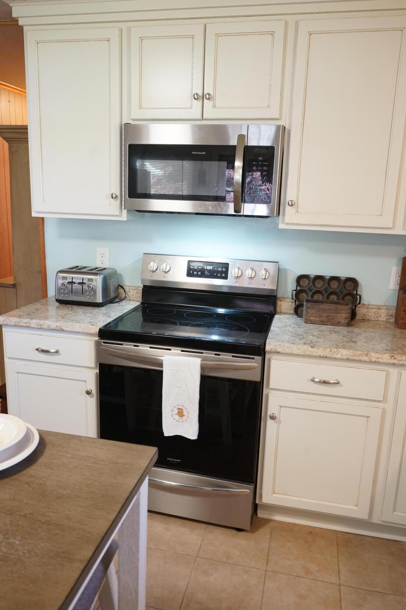 5752 Littleton Road Roanoke, VA 24012 - Photo 12 of 35 All Appliances Convey