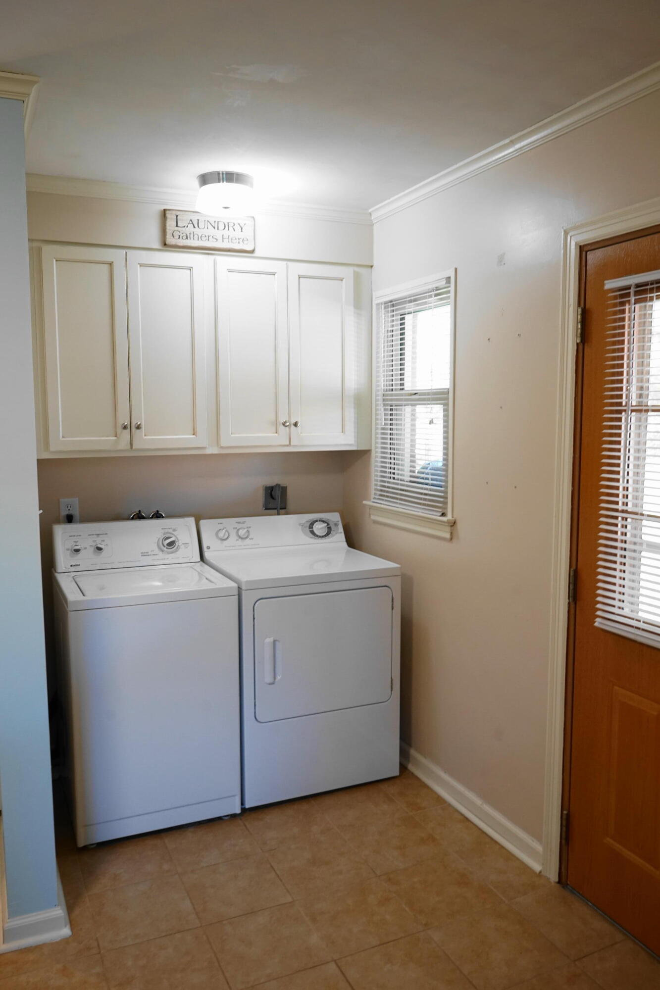 5752 Littleton Road Roanoke, VA 24012 - Photo 14 of 35 Laundry Area in Kitchen