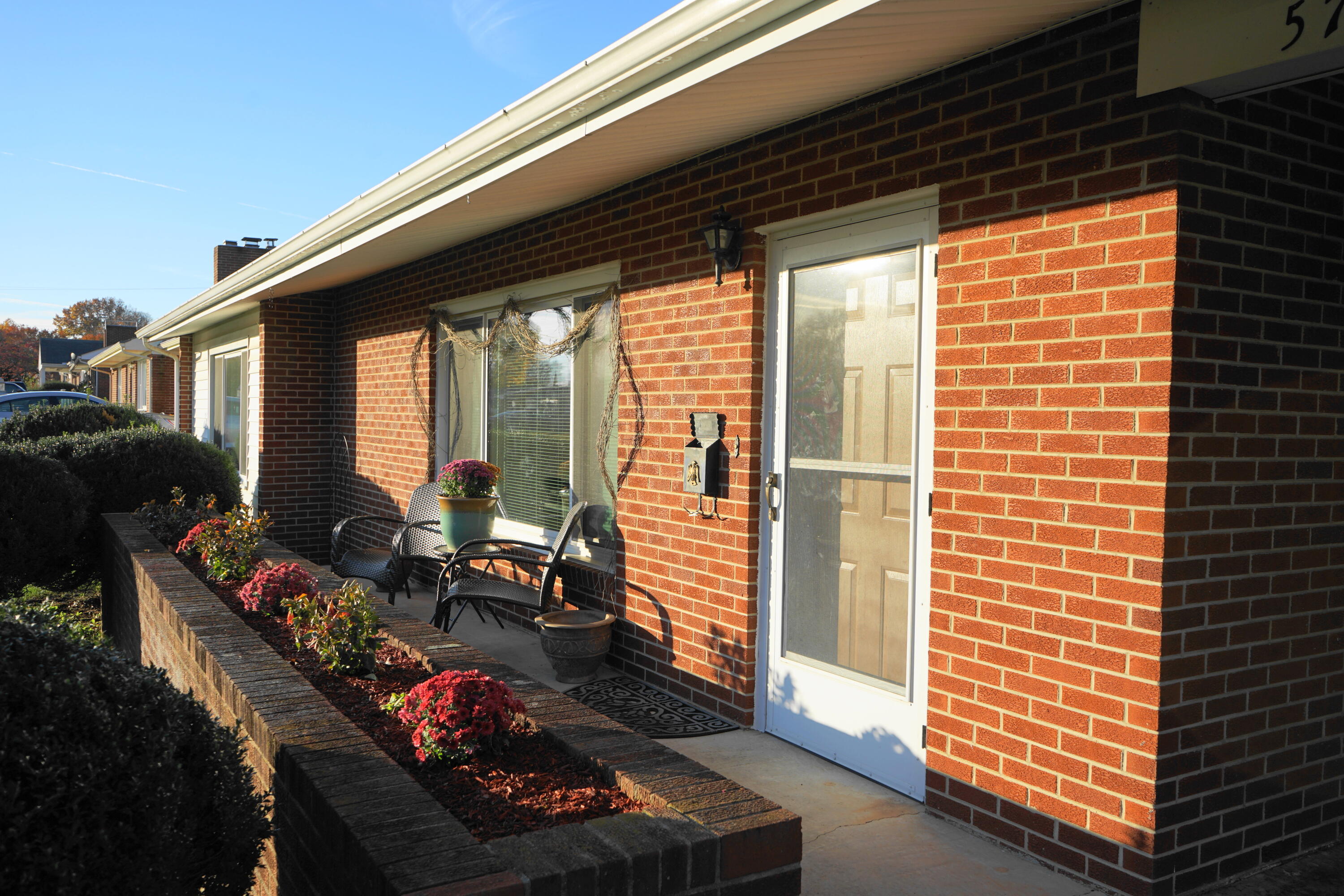 5752 Littleton Road Roanoke, VA 24012 - Photo 4 of 35 Let's Go Inside...