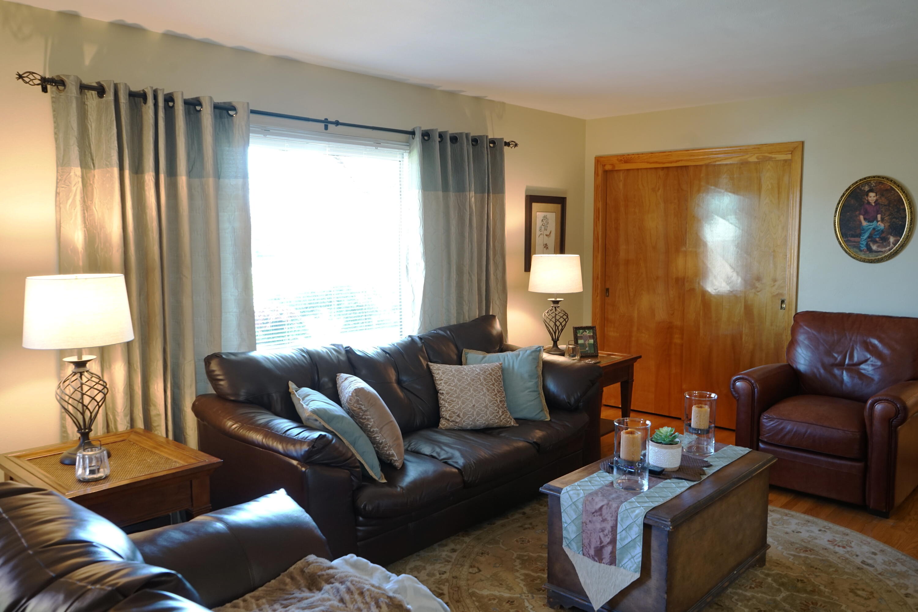 5752 Littleton Road Roanoke, VA 24012 - Photo 6 of 35 Oversized Living Room w/ Picture Window