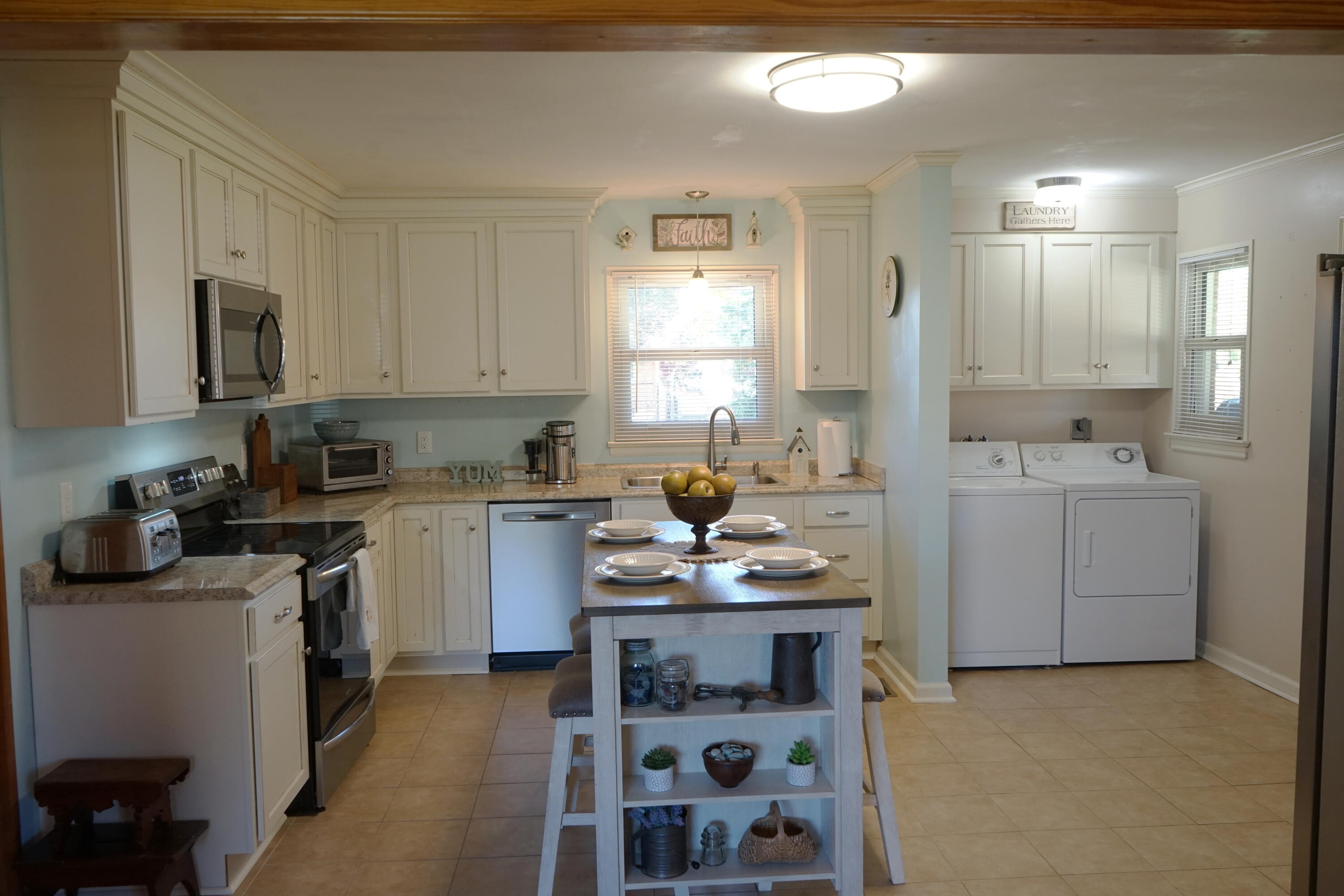 5752 Littleton Road Roanoke, VA 24012 - Photo 10 of 35 Beautifully Renovated Kitchen