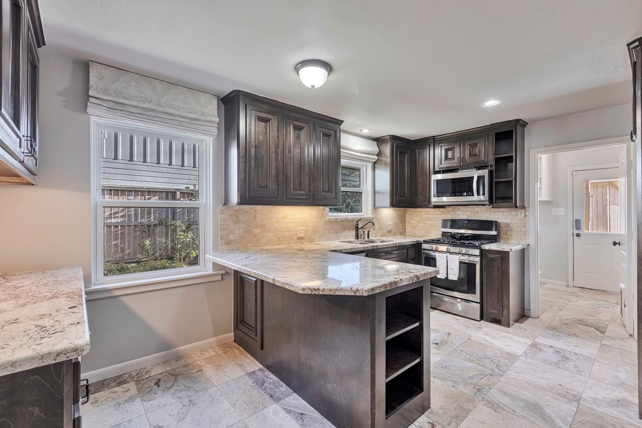 1328 Bingle Road Houston, TX 77055 - Photo 12 of 29