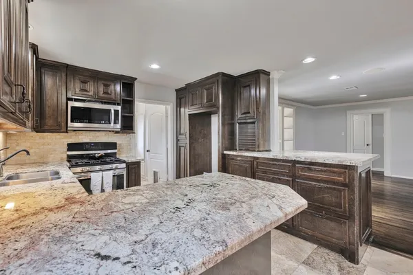 $645,000 | 1328 Bingle Road, Houston, TX 77055