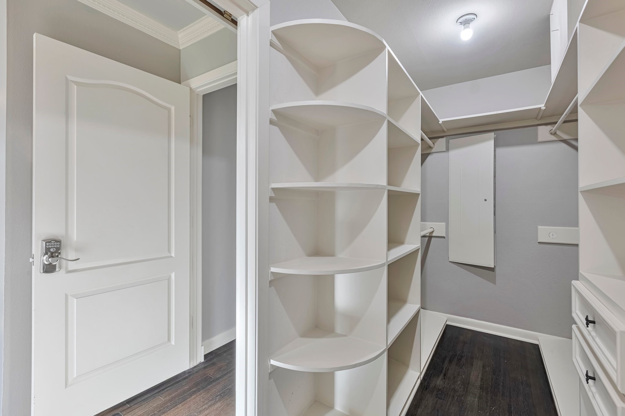 1328 Bingle Road Houston, TX 77055 - Photo 17 of 29