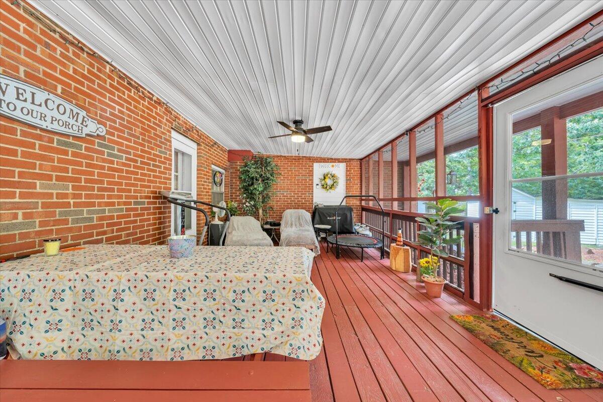 1852 Wildwood Road Salem, VA 24153 - Photo 41 of 48 23-MIB07882
