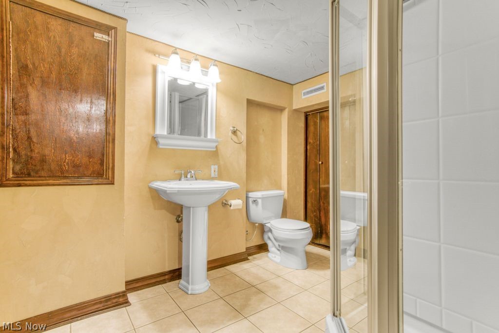 3300 Ardmore Road Cleveland, OH 44120 - Photo 28 of 37 Lower level full bath