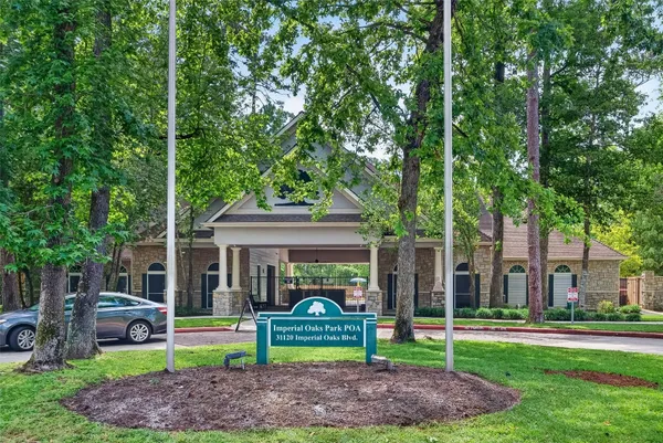 $2,350 | 31722 Royal Woods Court, Conroe, TX 77385