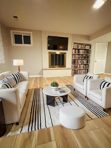 $4,300 | 1630 North Sedgwick Street, Unit 2, Chicago, IL 60614