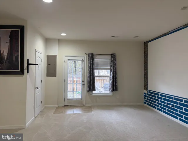 $3,300 | 41840 Diabase Square, Aldie, VA 20105