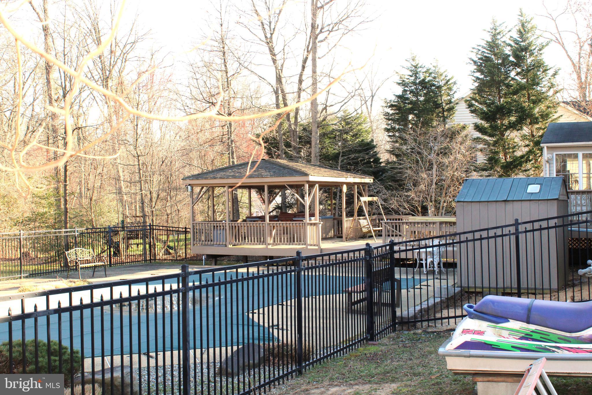 8385 Maryland Road Pasadena, MD 21122 - Photo 14 of 21 Pool viewed from the driveway
