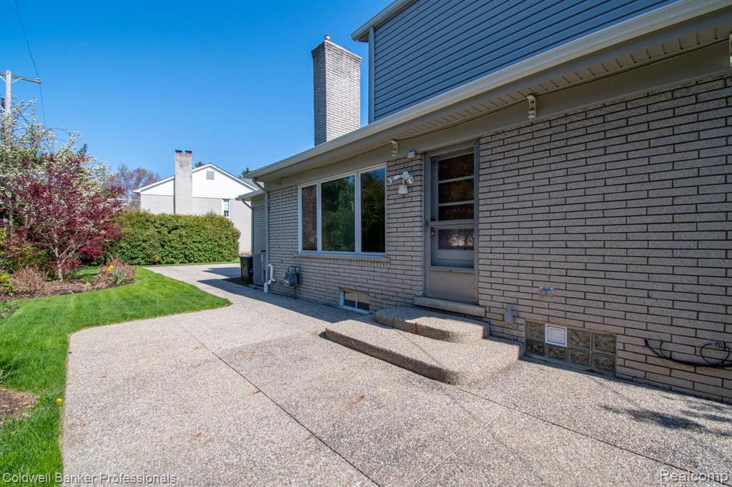 65 South Duval Road Grosse Pointe Shores, MI 48236 - Photo 36 of 40