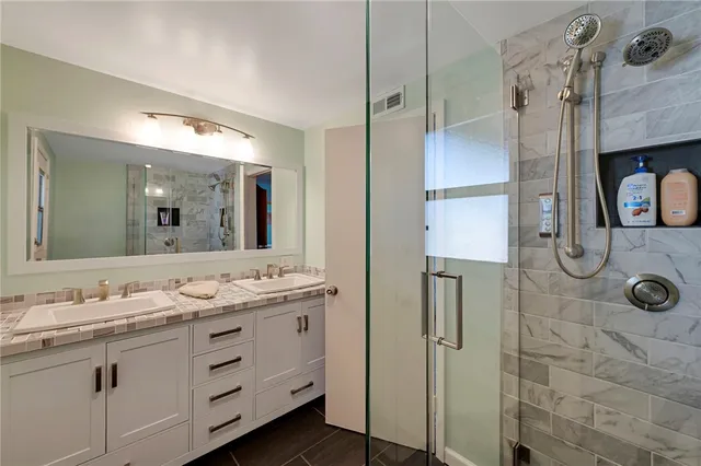 $1,375,000 | 5406 Hazeltine Avenue, Sherman Oaks, CA 91401