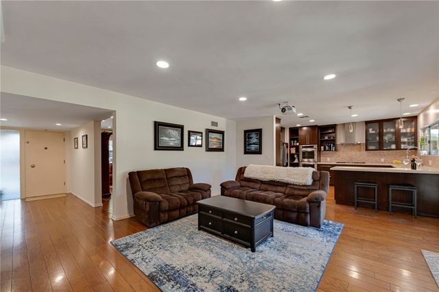 $1,375,000 | 5406 Hazeltine Avenue, Sherman Oaks, CA 91401