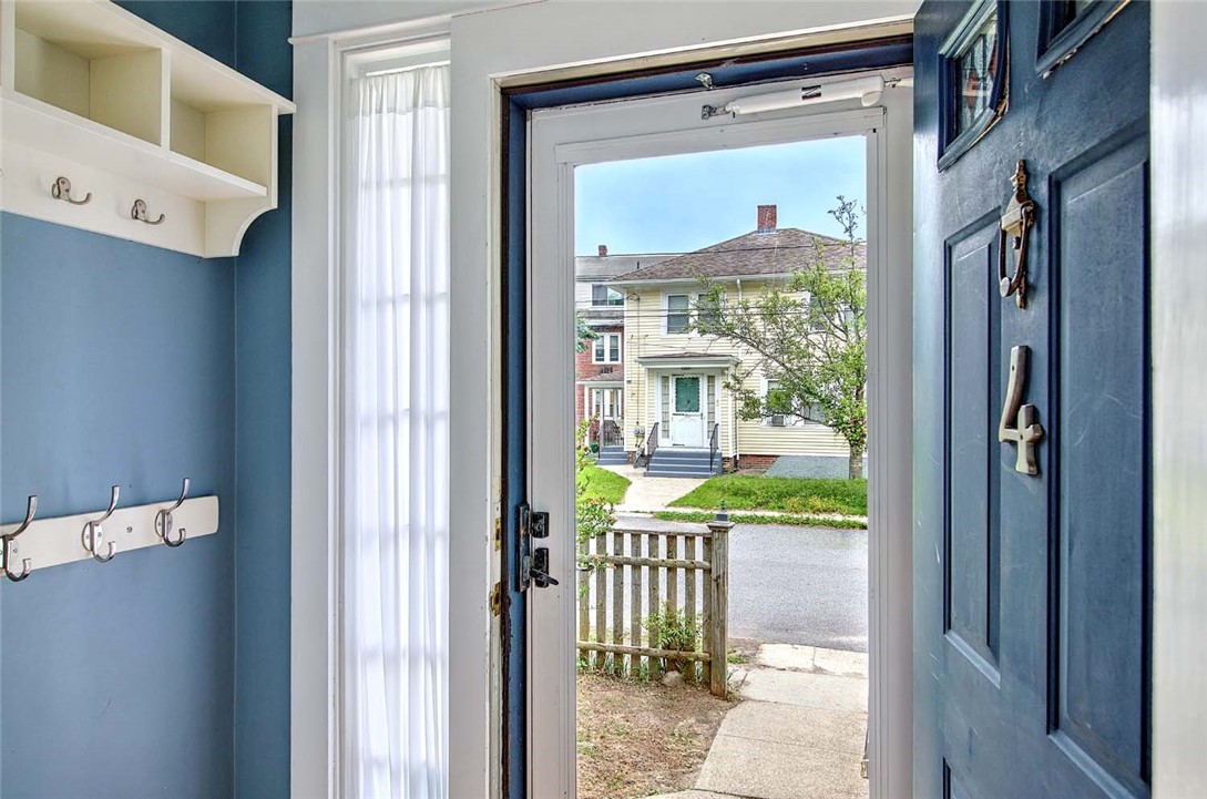 4 Talbot Manor Cranston, RI 02905 - Photo 7 of 36