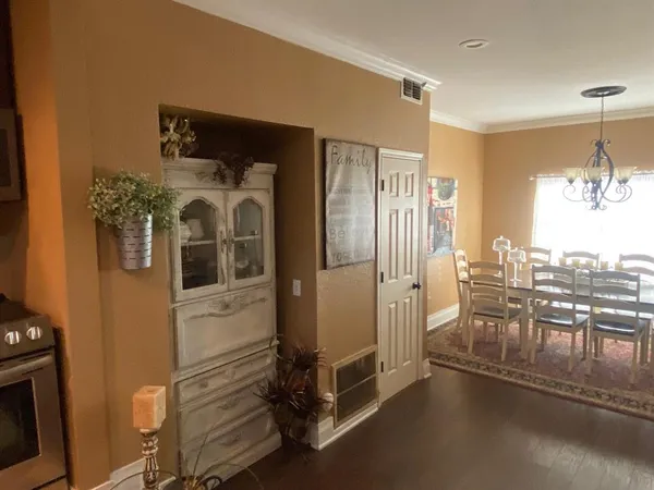 $269,500 | 901 West Wrights Avenue, Comanche, TX 76442