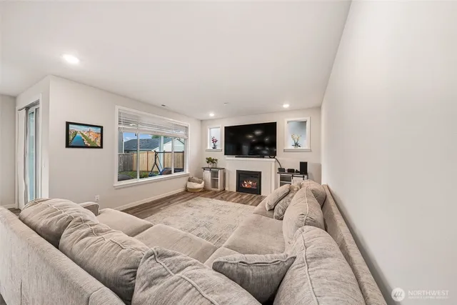 $745,000 | 13225 Pnes Lane East, Puyallup, WA 98374