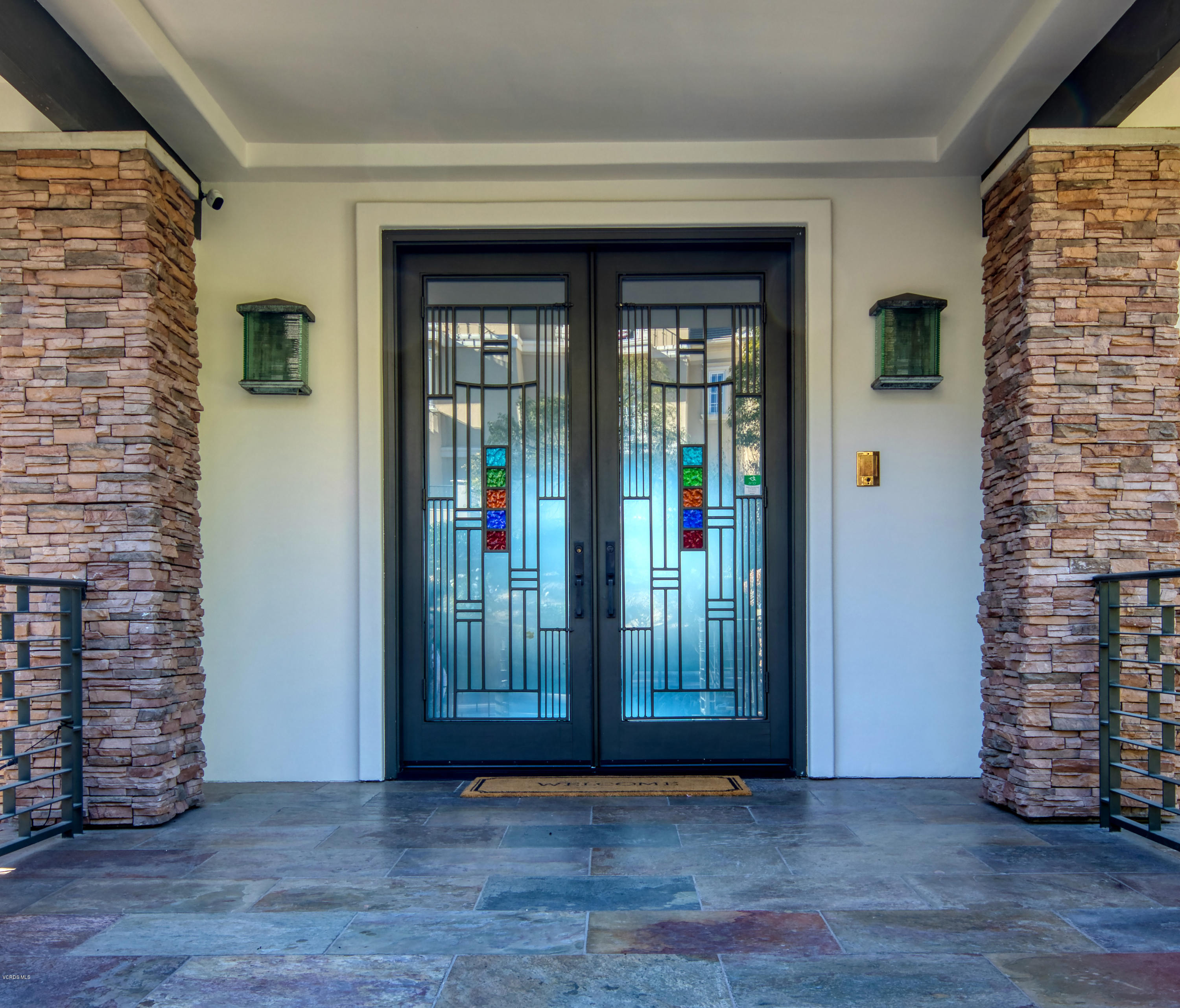 55 Upper Lake Road Westlake Village, CA 91361 - Photo 8 of 40 an entryway at livingroom with furniture