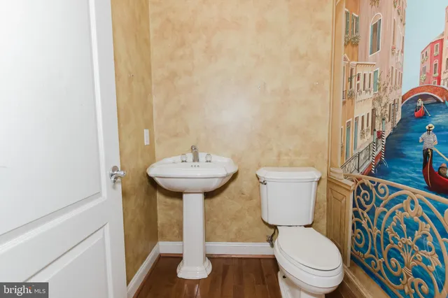 a view of an empty room with a window and ceiling fan