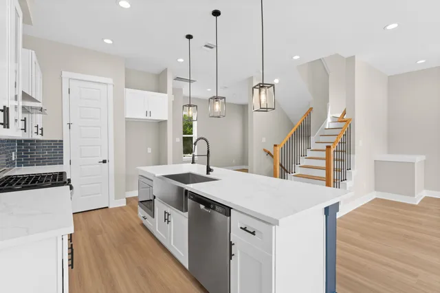 $369,900 | 5836 Highland Sun Lane, Houston, TX 77091