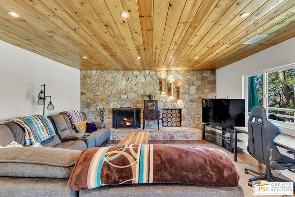 $625,000 | 23971 Skyview Drive, Idyllwild, CA 92549