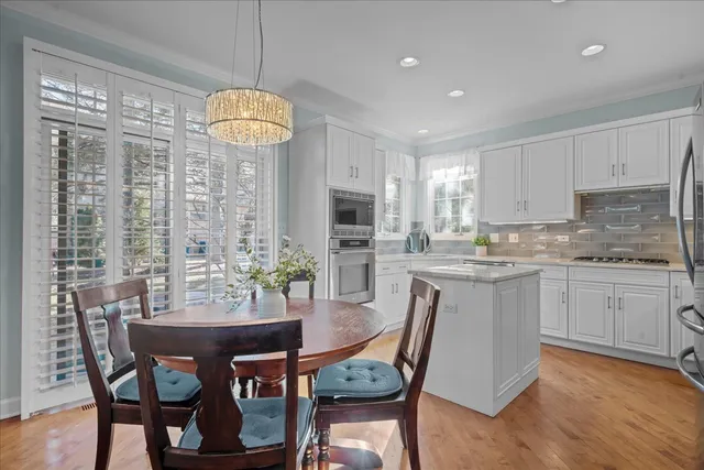 $945,000 | 1808 Dunhill Circle, Glenview, IL 60025