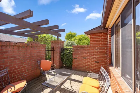$2,498,000 | 265 Sparrow Drive, Unit 265, Manhasset, NY 11030