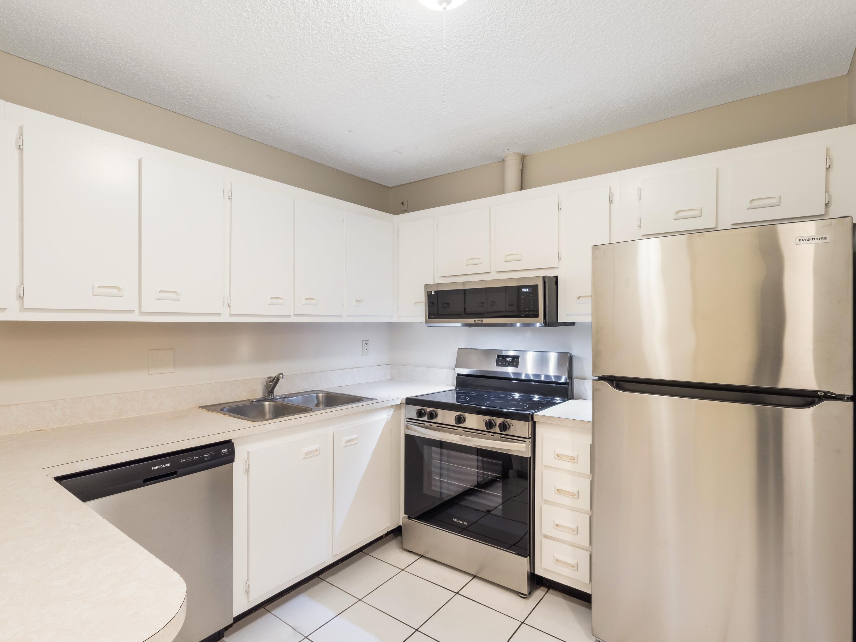 4806 Cherry Road West Palm Beach, FL 33417 - Photo 13 of 28 Kitchen